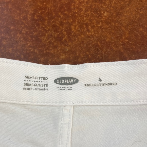 EUC Women’s Old Navy White Cut Off Denim Shorts Sz 4 - Picture 3 of 8